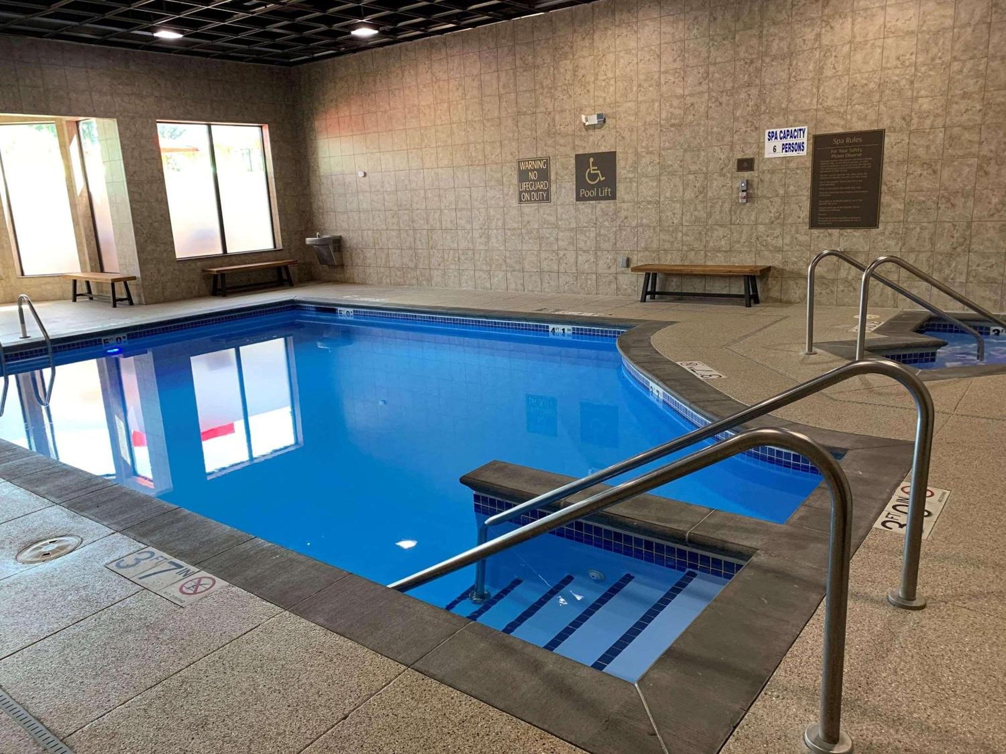 Radisson Hotel River Falls Екстер'єр фото